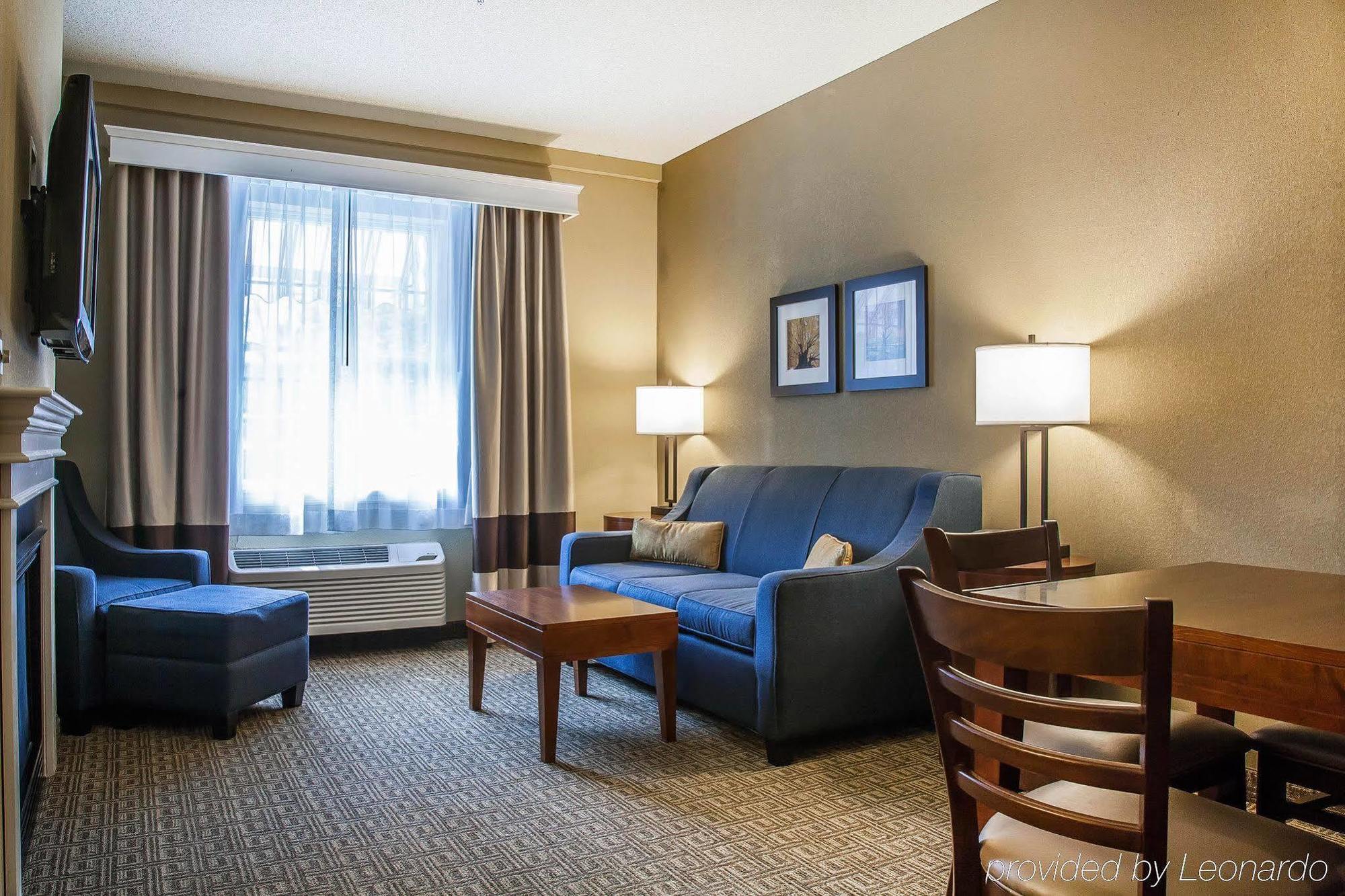 Comfort Inn & Suites Sturbridge-Brimfield Exterior foto