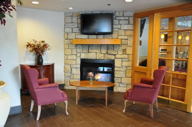 Comfort Inn & Suites Sturbridge-Brimfield Exterior foto