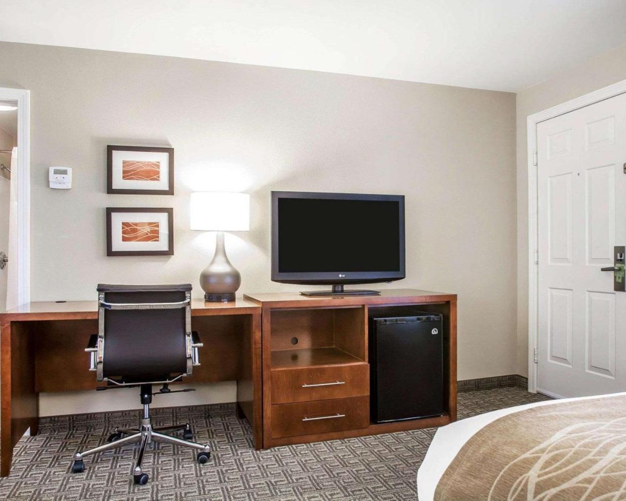 Comfort Inn & Suites Sturbridge-Brimfield Exterior foto
